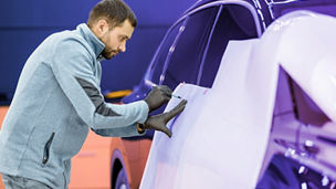 Japanese alt text: マイクロプラスチック規制と自動車業界への影響