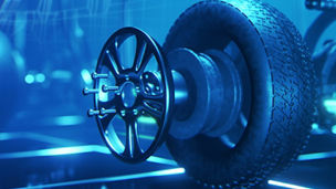 Japanese alt text: 削るか、広がるか～パワートレイン戦略の両極を探る