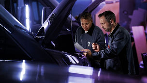 Japanese alt text: 自動車アフターサービスの新時代