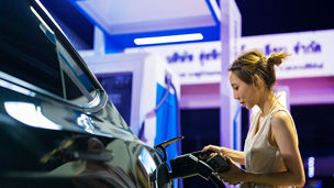 Japanese alt text: タイのBEV充電網、量から“使える網”へ