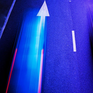 Japanese alt text: 自動車業界のDX：デジタルを活用したテクノロジーアーキテクチャ