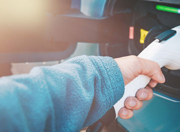 Japanese alt text: EV普及がもたらす電力ビジネスのフロンティア