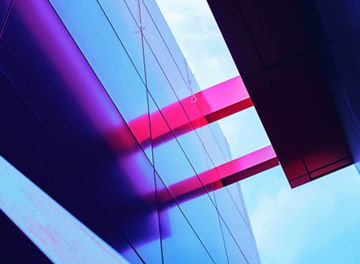 ビルの渡り廊下