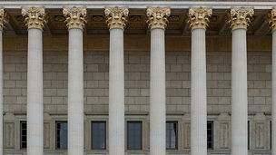 Japanese alt text: 銀行・証券