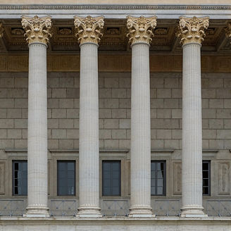 Japanese alt text: 銀行・証券