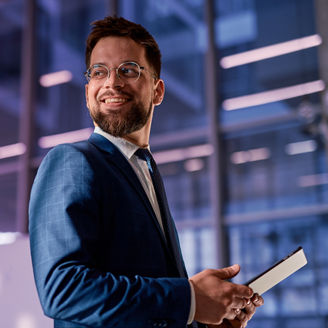 Japanese alt text: 「稼ぐ力」の強化に向けたボードトランスフォーメーション