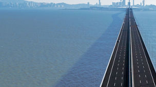 都市へ続く橋