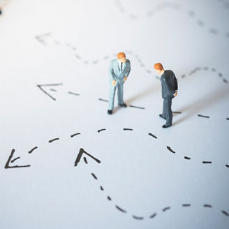 Japanese alt text: ノートの上の人形