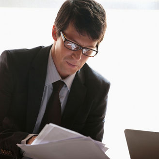 打ち合わせをするビジネスマン