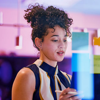 Japanese alt text: カスタマー戦略策定支援