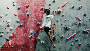 Japanese alt text:ボルダリング