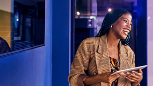 Japanese alt text: データ活用によるビジネスモデル変革を成功に導くための戦略の推進