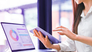 Japanese alt text: デジタルマーケティング変革支援