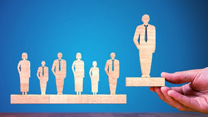 Japanese alt text: 経営戦略としてのリスキリング