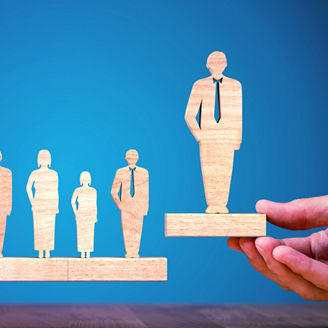 Japanese alt text: 経営戦略としてのリスキリング