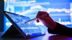 Japanese alt text: 内部監査部門でデータ活用を定着・浸透するために