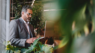 Japanese alt text: ESG観点を踏まえたリスク評価の支援