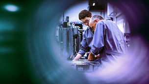 Japanese alt text: 工場コンプライアンス違反対応支援／再発防止策立案・実行支援