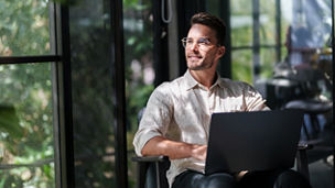 Japanese alt text: 金融サービス業界で求められるバックキャスティングの考え方とは