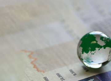 Japanese alt text: 金融