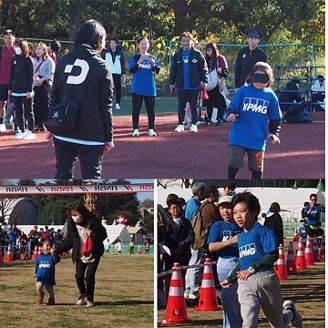 走っている参加者などのスナップショット