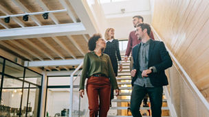 Japanese alt text: 人材獲得競争と離職リスクに対応する柔軟な報酬制度改革とは