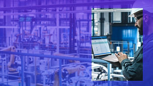 Japanese alt text: 工場でPCを作業する男性