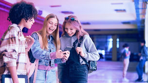 Japanese alt text: Z世代の価値観に基づいた消費行動の特徴