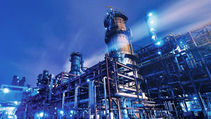 Japanese alt text: 石油業界向けサービス