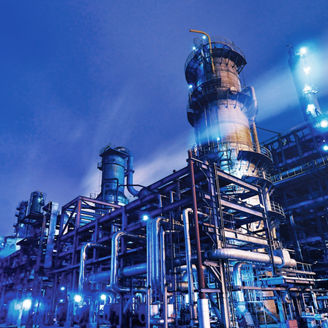 Japanese alt text: 石油業界向けサービス