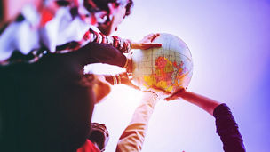 Japanese alt text: 各国・地域データ規制対応支援