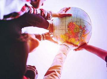 Japanese alt text: 各国・地域データ規制対応支援