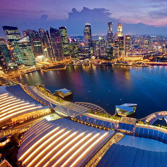 Japanese alt text: 上空からの都市の夜景