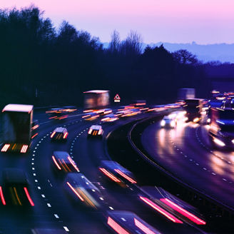 Japanese alt text: 自動車（自動運転車・コネクテッドカー）