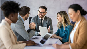 Japanese alt text: 事業ポートフォリオを起点とした人的資本経営支援