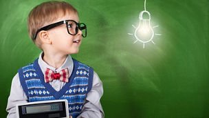 黒板に書かれた電球