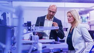 Japanese alt text: 製造・自動車業界インサイト：KPMGグローバルCEO調査2024