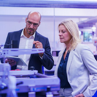 Japanese alt text: 製造・自動車業界インサイト：KPMGグローバルCEO調査2024