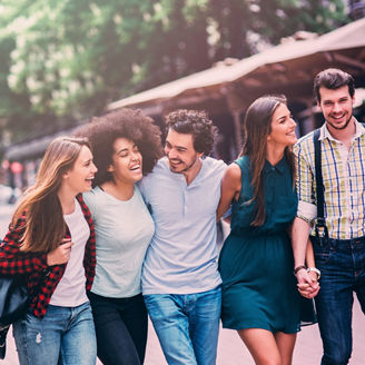 Japanese alt text: “真の活性化”を実現する、官民連携のまちづくりーハコモノだけではない、デジタル技術の活用