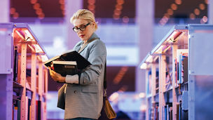 Japanese alt text: 「稼ぐ力」の強化に向けた知財・無形資産戦略