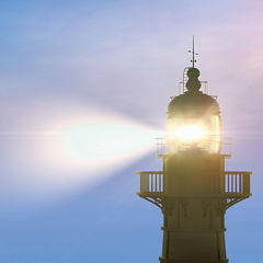 夜明けを照らす灯台