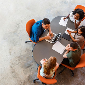 Japanese alt text: ビジネスミーティング