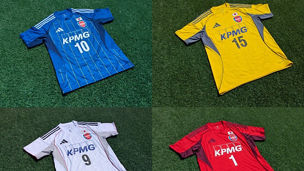 リニューアルした4色のユニフォーム