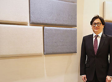 Japanese alt text:  商社変革を支える――AI活用で加速するクロスファンクション化