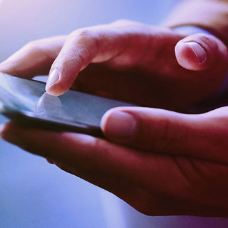 Japanese alt text: 通信業界の“V字回復”に必要なのは？