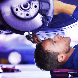 Japanese alt text: 自動車業界を揺るがす不祥事