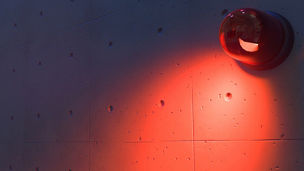 Japanese alt text: 赤いサイレン