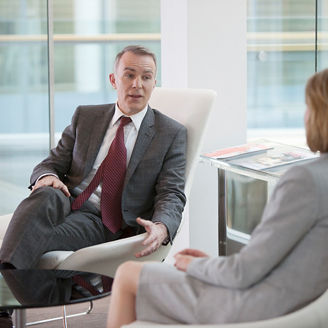 Japanese alt text: 対談する男女