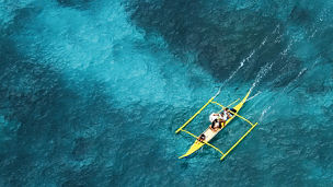 ボートに乗る人々