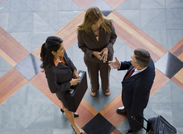 話し合うビジネスマン